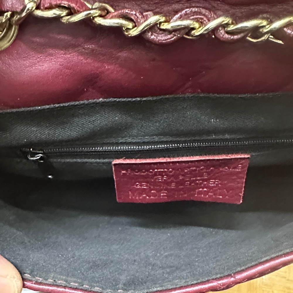 Made in Italy Elegant Burgundy Quilted Chain Bag Turn-lock - Picture 12 of 15